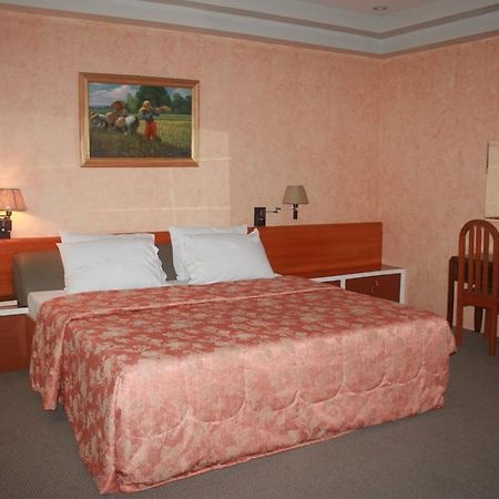 Hotel Elena Davao Екстер'єр фото